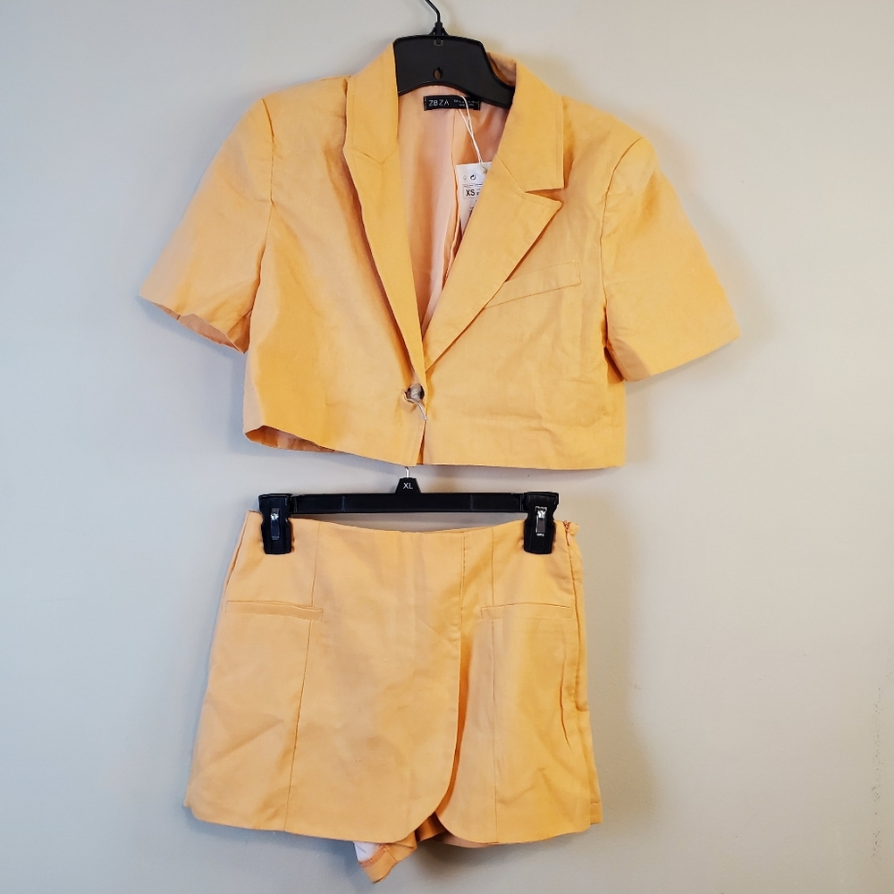 Cropped Peach Short-Skort Set - Women's Two-Piece